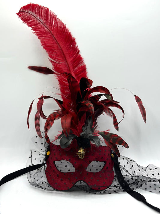 Máscara de lujo con plumas - máscara roja con plumas - Máscara elegante Red Velvet